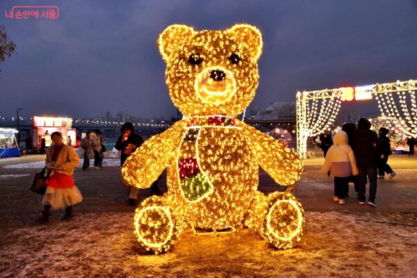 Experience the wonder of Winter at Yeouido Hangang Park